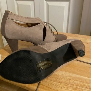 Cushion Walk Ella Lace Up Fashion Boots Brand New Never Worn